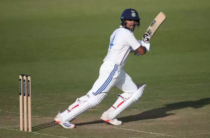 Dhruv Jurel batting vs England Lions during KL Rahul century innings in Unofficial Test 2025